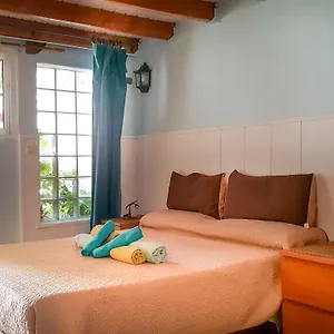 https://petunia-75.adeje-hotels.com